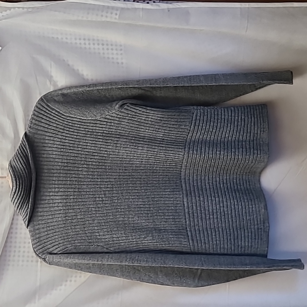 Basic H&M sweater - Picture 6 of 8